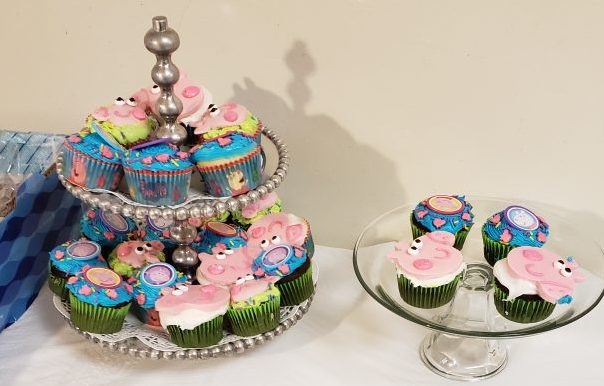 Easy Make-It-Yourself Peppa Pig Cupcakes with Store-bought Ingredients and Decorations