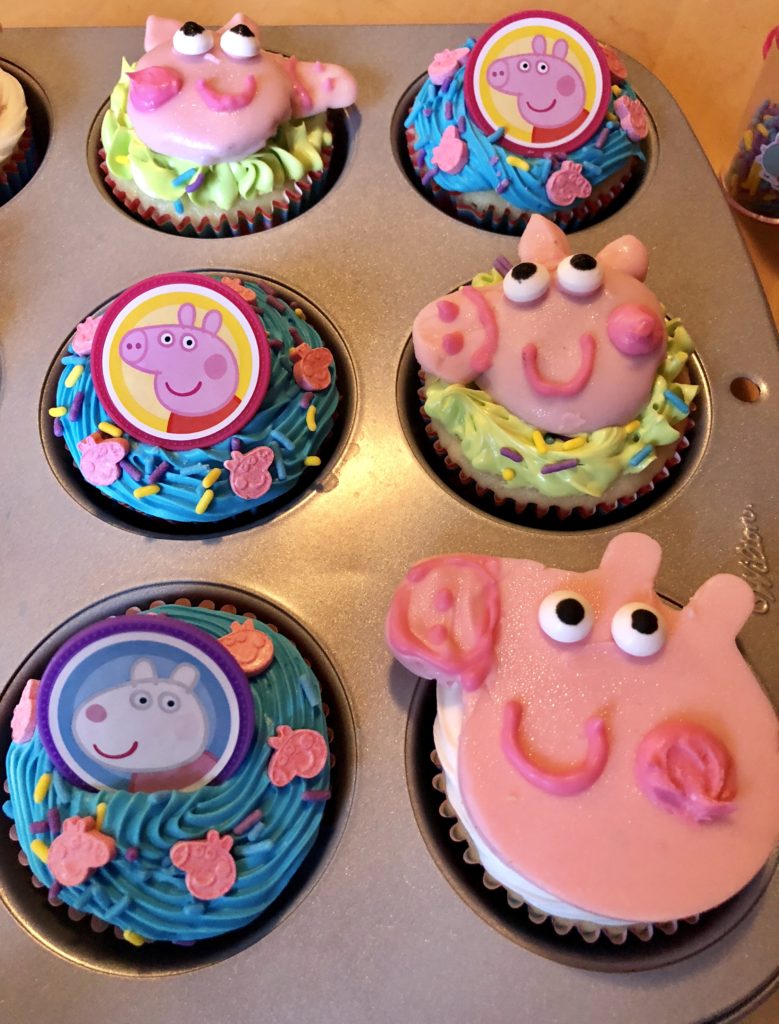 Easy Make-It-Yourself Peppa Pig Cupcakes with Store-bought Ingredients and Decorations