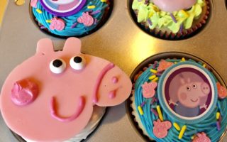 Easy Make-It-Yourself Peppa Pig Cupcakes with Store-bought Ingredients and Decorations