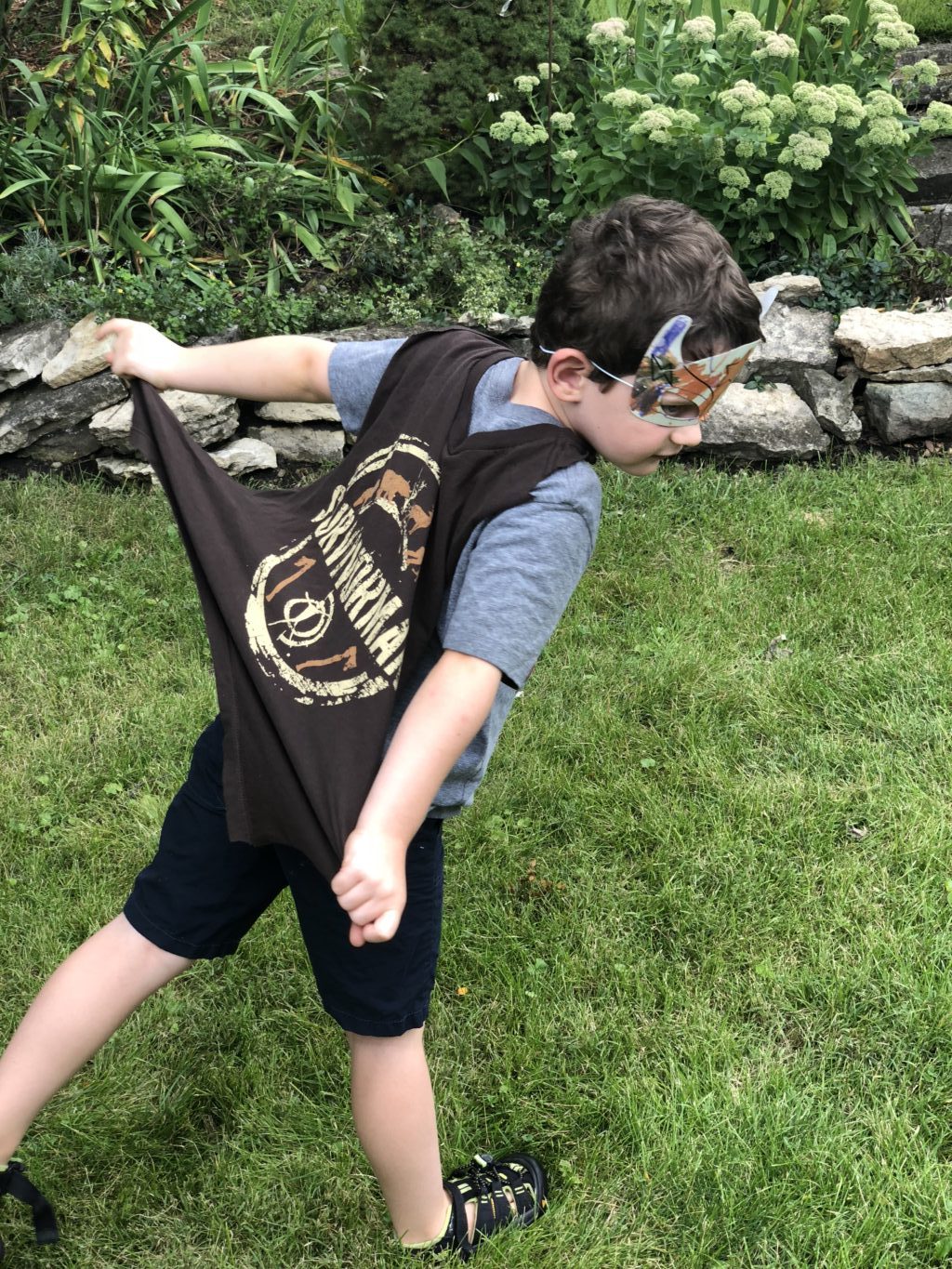 Easy No-Sew DIY T-Shirt Superhero Cape for Kids