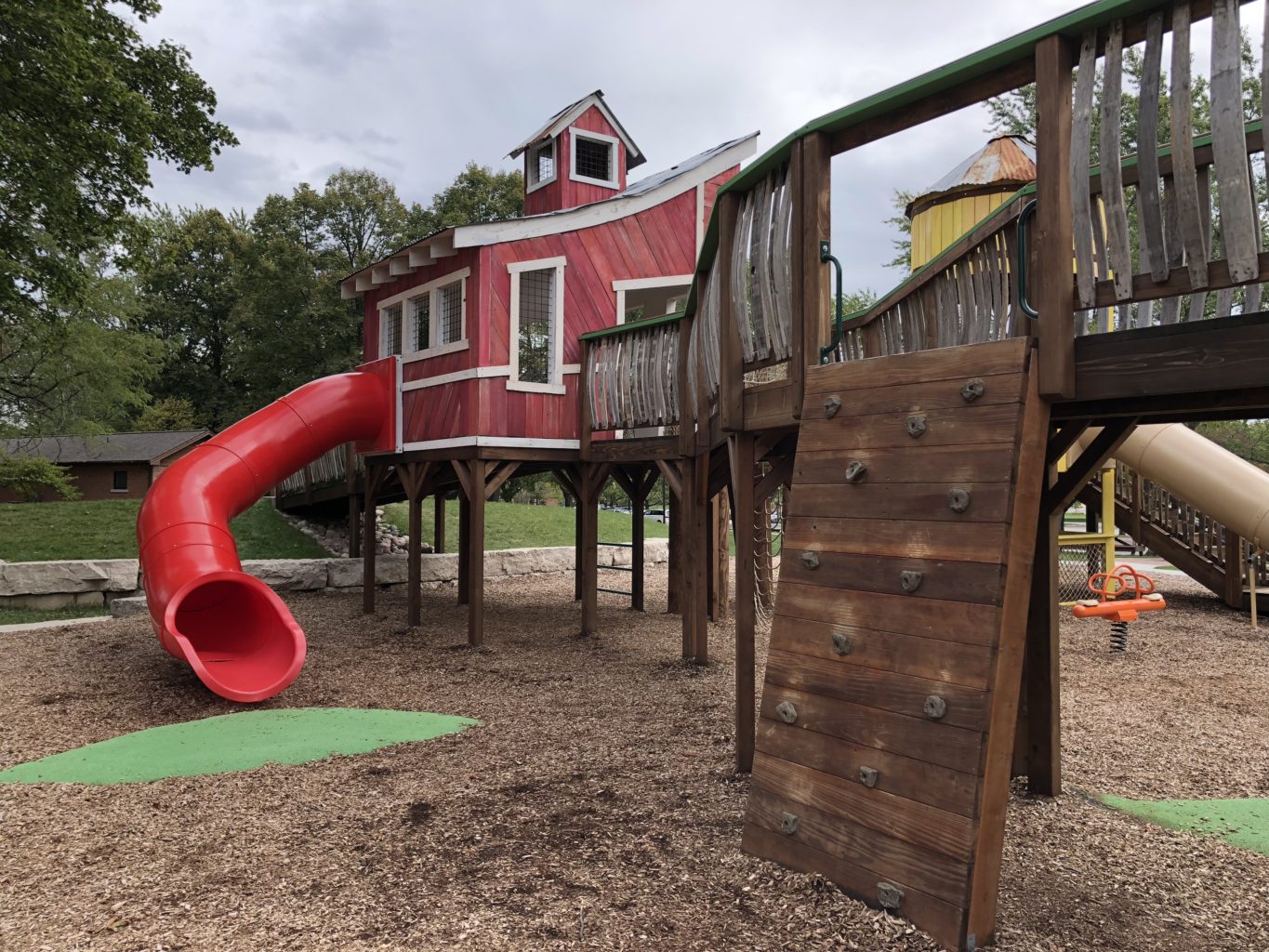 Fun Family Field Trip: Cantigny Park | Tips to explore the gardens and park with kids in tow