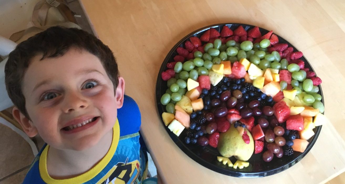 Thanksgiving Turkey Fruit Arrangement: Easy Project to Do With the Kids on Turkey Day