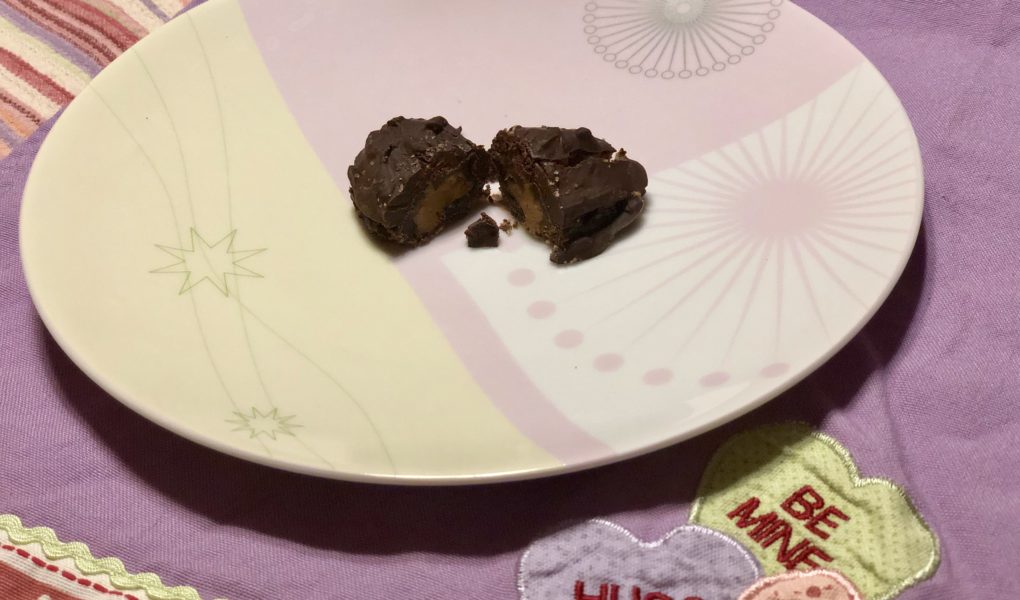 Salted Dark Chocolate Stuffed Date: A totally indulgent but still Paleo vegan chocolate treat #cleansweets #vegan #chocolate #medjooldates