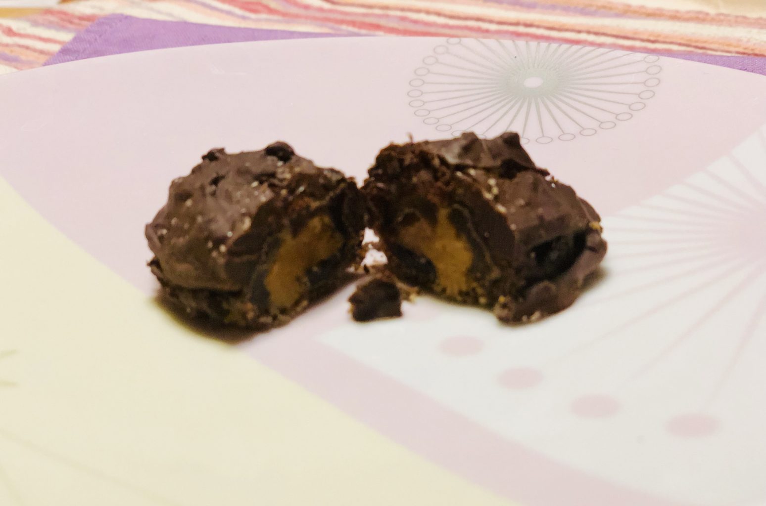 Salted Dark Chocolate Stuffed Date: A totally indulgent but still Paleo vegan chocolate treat #cleansweets #vegan #chocolate #medjooldates