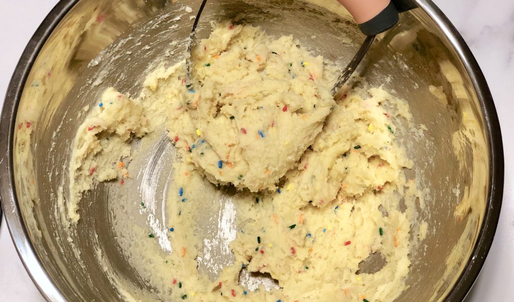 Easy Funfetti Cake Mix Cookie Cake: The simplest 20-minute dessert, frosting optional #dessert #recipes #sweettreats