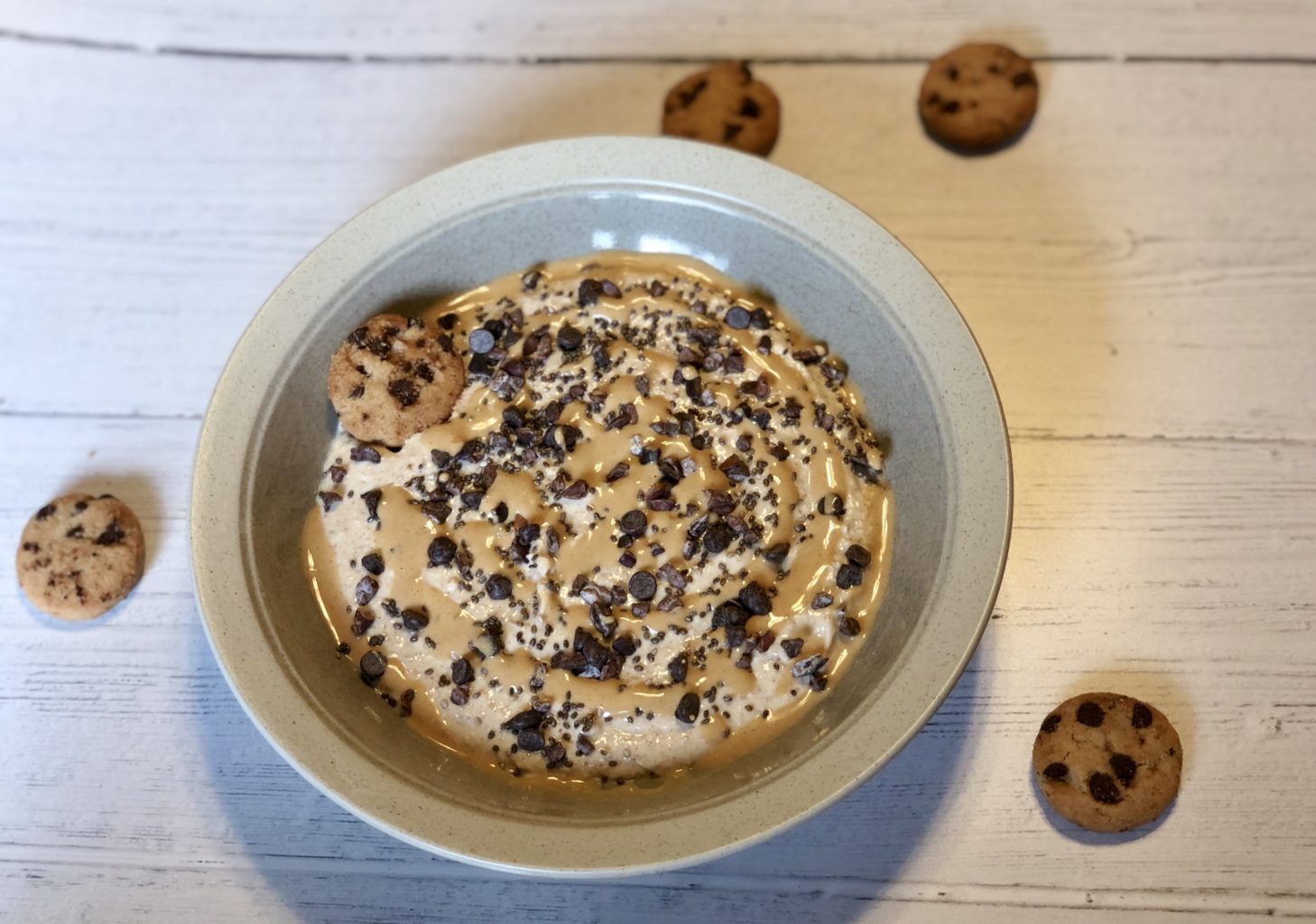 Healthy Cookie Dough Smoothie Bowl | No refined sugar, clean eating breakfast recipe #cleaneating #breakfast #smoothies #healthyeats