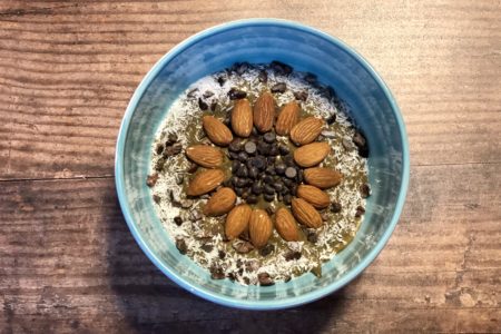 Mint Chocolate Chip Smoothie Bowl | Healthy high-protein, low-sugar breakfast recipe #smoothiebowl #smoothie #cleaneating #breakfastrecipes