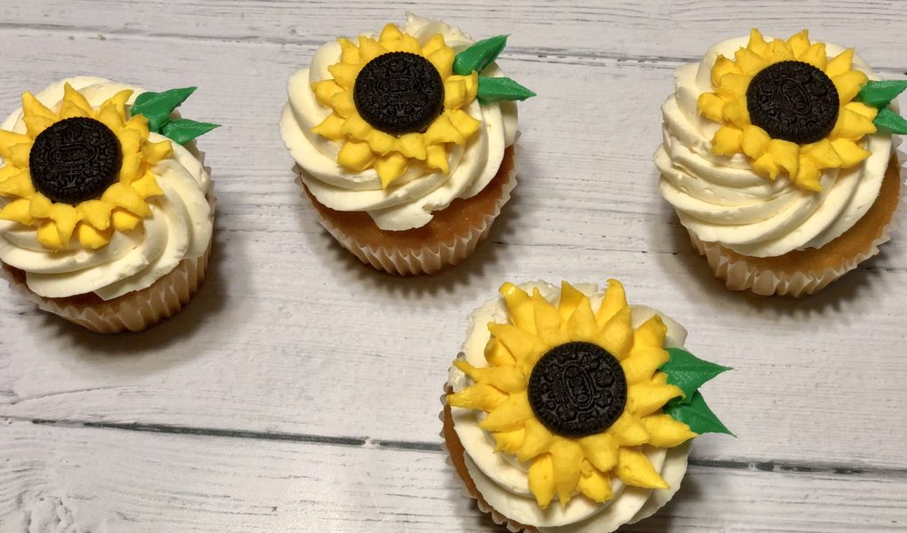 Buttercream Oreo Sunflowers for Cupcakes and Cakes | How-To Tutorial | No Fondant Required | Perfect for 'Frozen Fever' birthday! #cakedecorating #sunflowercupcakes #buttercream #frozenfever