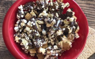 S'mores Popcorn Snack Mix | Chocolate, marshmallows, and grahams combined with popcorn for a twist on a classic snack #smores #sleepover #kidsnacks #trailmix