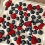 Berry Frozen Yogurt Bark | Healthy, low-sugar snack #yogurt #cleaneats #cleansweets #healthysnacks