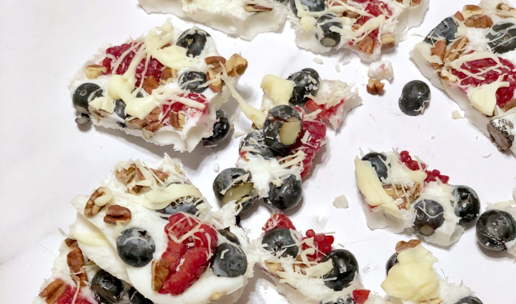 Berry Frozen Yogurt Bark | Healthy, low-sugar snack #yogurt #cleaneats #cleansweets #healthysnacks