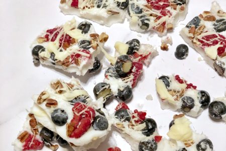 Berry Frozen Yogurt Bark | Healthy, low-sugar snack #yogurt #cleaneats #cleansweets #healthysnacks