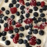 Berry Frozen Yogurt Bark | Healthy, low-sugar snack #yogurt #cleaneats #cleansweets #healthysnacks