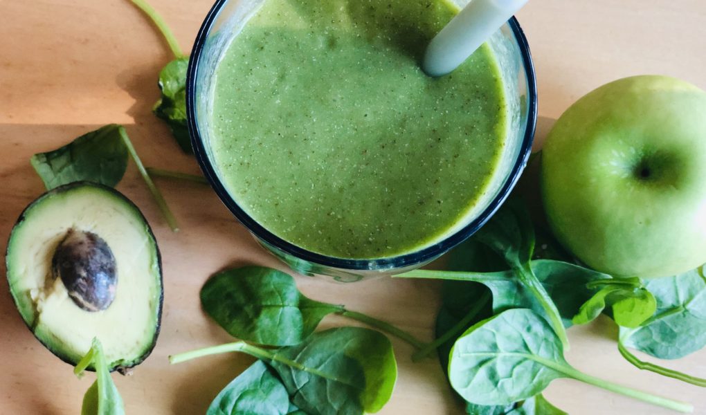 Green detox smoothie avocado spinach green apple clean eating health veggie-loaded smoothie recipe #smoothie #greensmoothie #detox