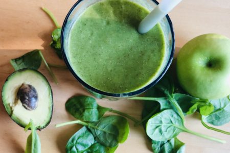 Green detox smoothie avocado spinach green apple clean eating health veggie-loaded smoothie recipe #smoothie #greensmoothie #detox