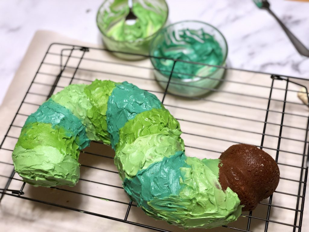 Very Hungry Caterpillar Bundt Cake step-by-step tutorial for semi-homemade cake success. No fondant or decorating tips required! Perfect for 1st birthday or baby shower #veryhungrycaterpillar #cakedecorating #partyinspiration #kidparty