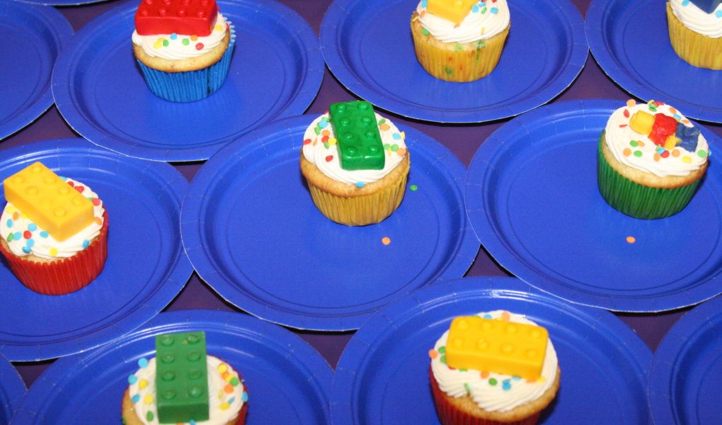 LEGO birthday blast cupcakes blue plates