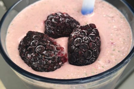 Clean eating Blackberry-Almond Cheesecake Smoothie | No refined sugar, all-natural ingredients, no fillers