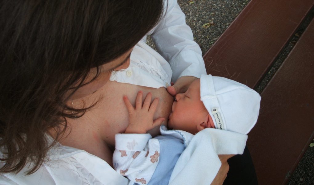 What every breastfeeding mom needs: 10 essentials for success