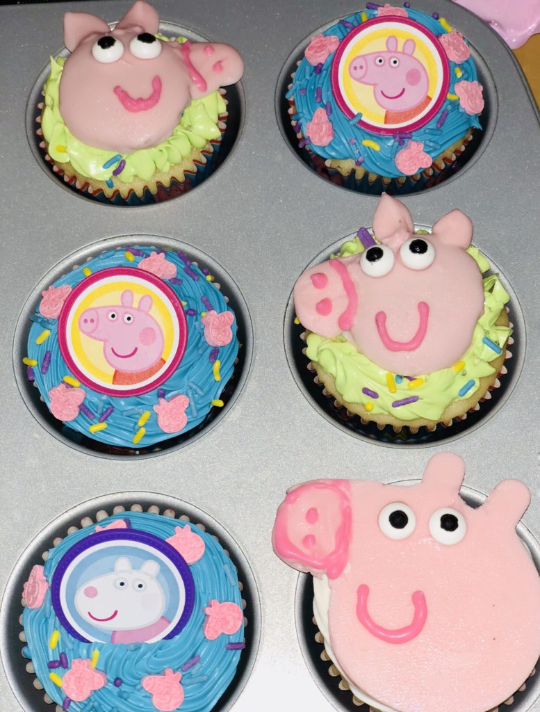 Easy Make-It-Yourself Peppa Pig Cupcakes with Store-bought Ingredients and Decorations