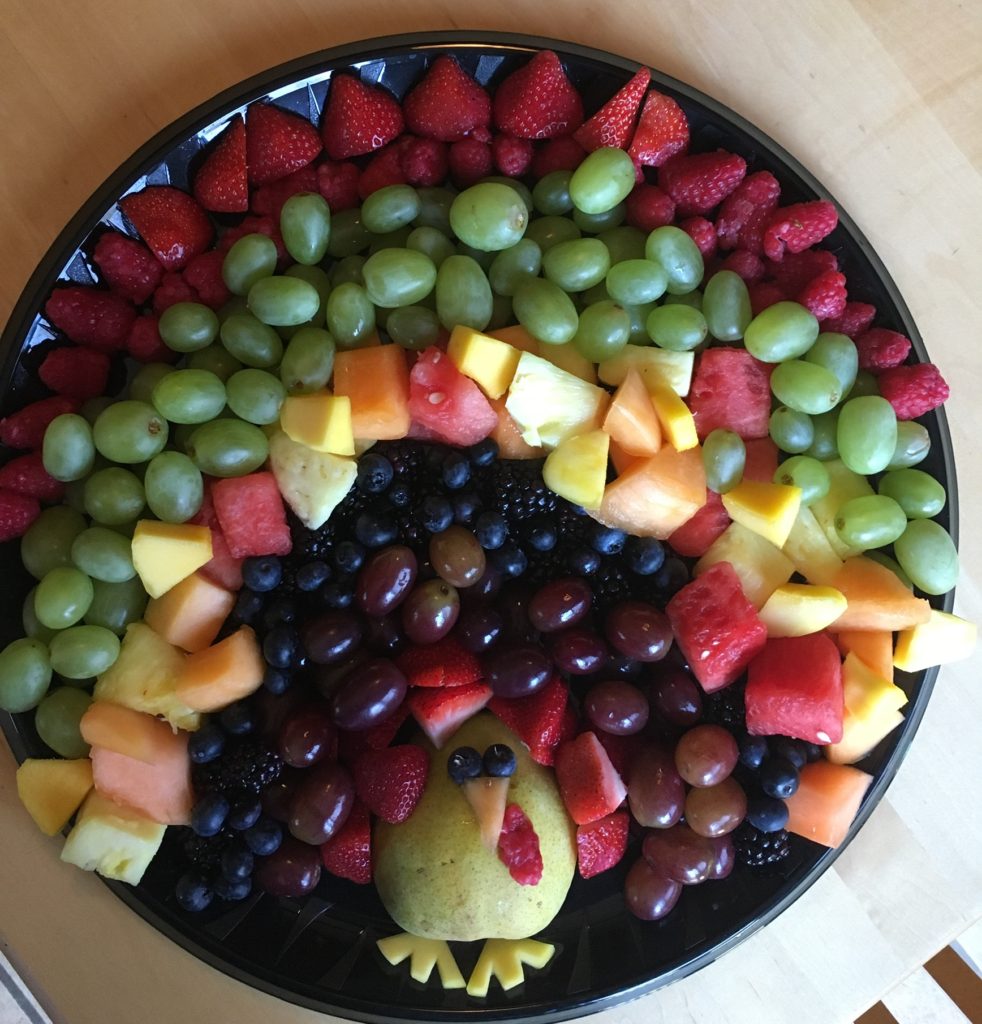 Thanksgiving Turkey Fruit Arrangement: Easy Project to Do With the Kids on Turkey Day