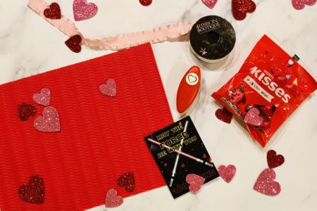 Free Printable Star Wars Valentine: DIY Glowstick Lightsaber Craft #valentinesday #starwars #valentines #printables