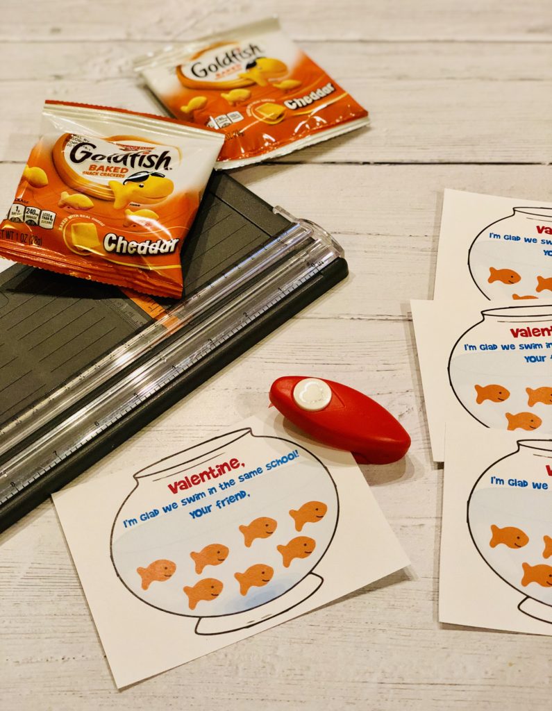 Toddler Goldfish Crackers Valentine Card Free Printable: Easy DIY Card Project #valentinesday #valentines #toddlers