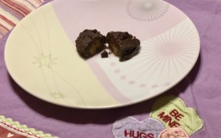 Salted Dark Chocolate Stuffed Date: A totally indulgent but still Paleo vegan chocolate treat #cleansweets #vegan #chocolate #medjooldates