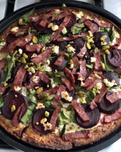 Balsamic Beet and Goat Cheese Flatbread Pizza: Easy healthy clean eating appetzier or dinner recipe #cleaneating #recipes #pizzarecipes