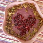 Red Superfood Antioxidant Smoothie Bowl: Beet-pomegranate-flaxseed powerhouse breakfast #cleaneating #breakfastrecipes #smoothie #smoothiebowl