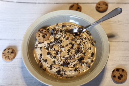 Healthy Cookie Dough Smoothie Bowl | No refined sugar, clean eating breakfast recipe #cleaneating #breakfast #smoothies #healthyeats