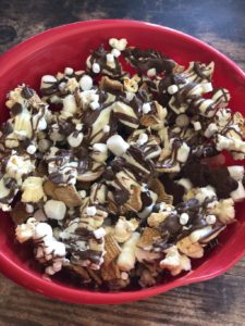 S'mores Popcorn Snack Mix | Chocolate, marshmallows, and grahams combined with popcorn for a twist on a classic snack #smores #sleepover #kidsnacks #trailmix