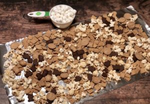S'mores Popcorn Snack Mix | Chocolate, marshmallows, and grahams combined with popcorn for a twist on a classic snack #smores #sleepoversnacks #kidsnacks #trailmix