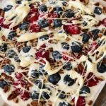 Berry Frozen Yogurt Bark | Healthy, low-sugar snack #yogurt #cleaneats #cleansweets #healthysnacks