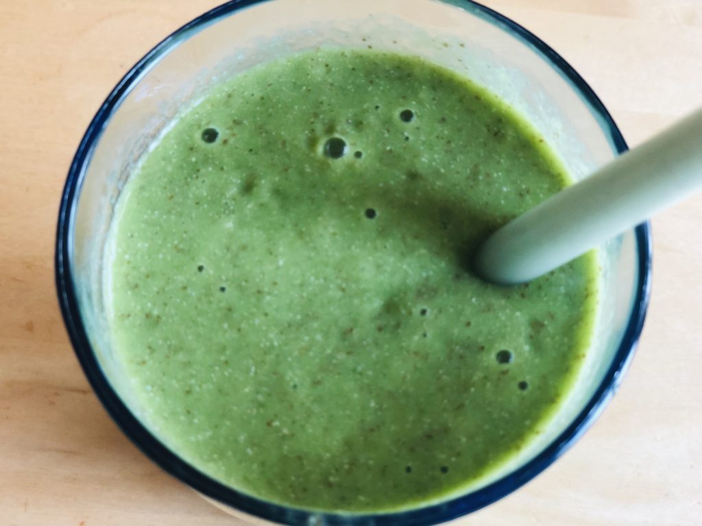 Green detox smoothie avocado spinach green apple clean eating health veggie-loaded smoothie recipe #smoothie #greensmoothie #detox